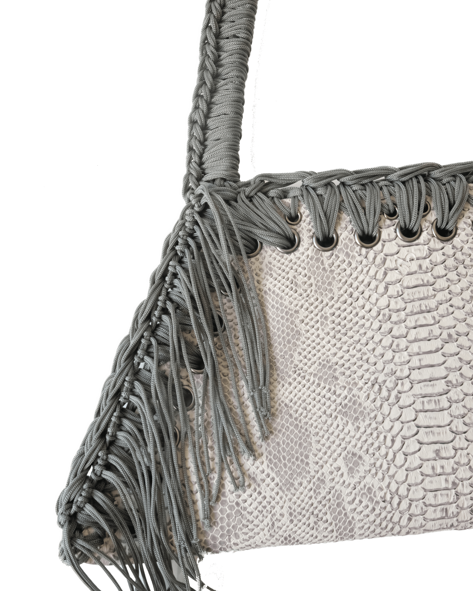 dettaglio borsa all'uncinetto fatta a mano modello MORGANA silver viper, similpelle stampata pitone e occhielli in ottone - MUSUBI